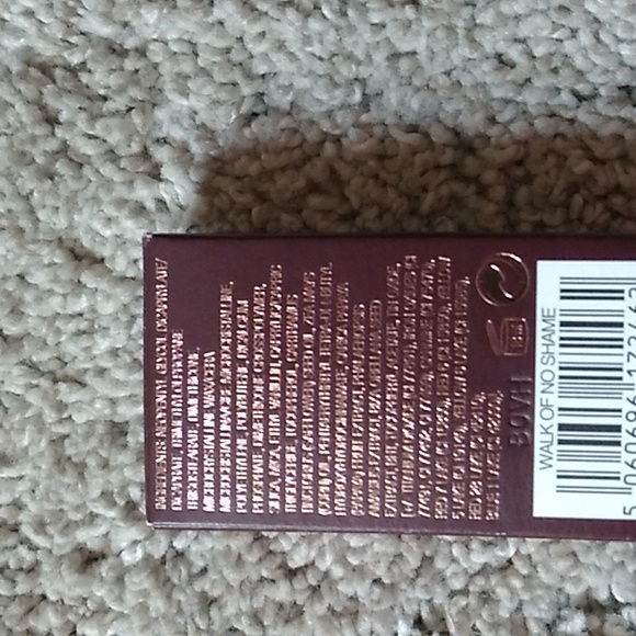 Charlotte Tilbury Matte Revolution Lipstick in Walk of no shame mini/travel size - Picture 2 of 3